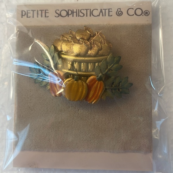 Vintage brooch autumn fall harvest basket pumpkins apples enamel gold tone pin - Picture 1 of 4